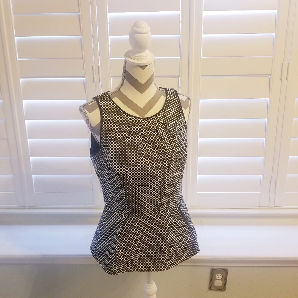 Women's Black and White Sleeveless Top